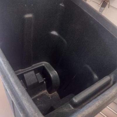 Toter Receptacle Roll Can