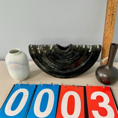 Mixed 3pc vase lot