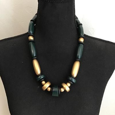 Vintage ethnic statement necklace very beautiful. Very nice.