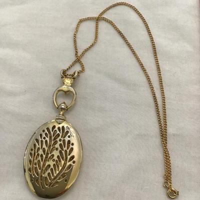 Vintage gold tone chain and pendant