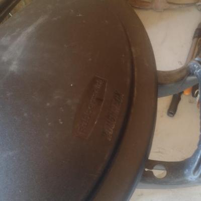 Rubbermaid Roughneck Round Trash Receptacle