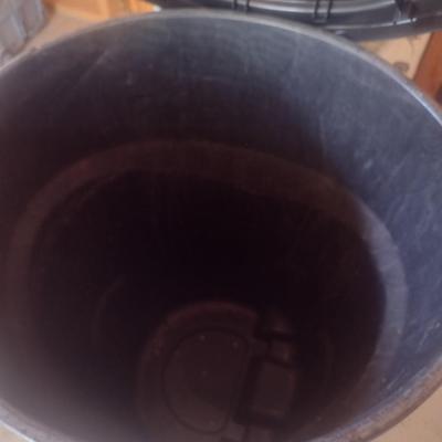Rubbermaid Roughneck Round Trash Receptacle