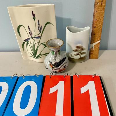 Mixed lot of 3 vases