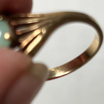 Lot 536 10K yellow gold ring w/ stones