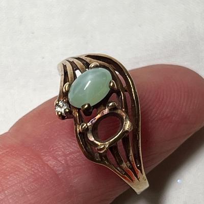 Lot 536 10K yellow gold ring w/ stones