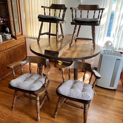 Lot 537 Pine Early American Dinette Set