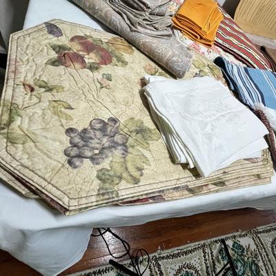 Lot 540 Kitchen linens