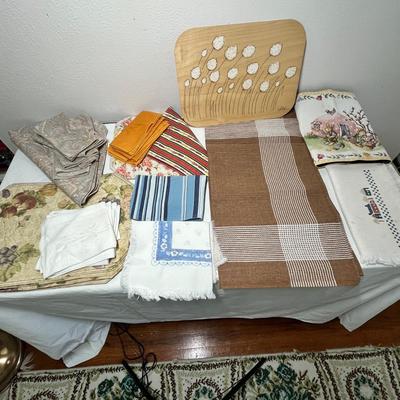Lot 540 Kitchen linens