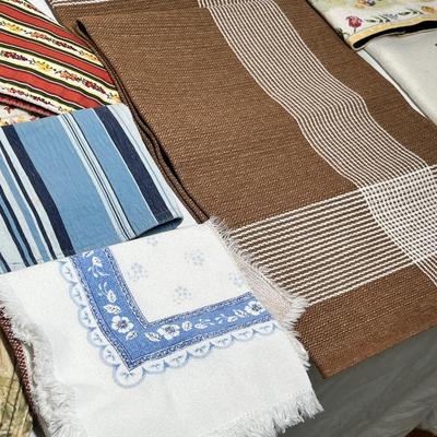 Lot 540 Kitchen linens