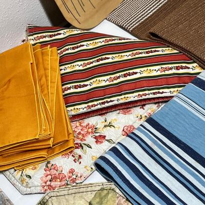 Lot 540 Kitchen linens