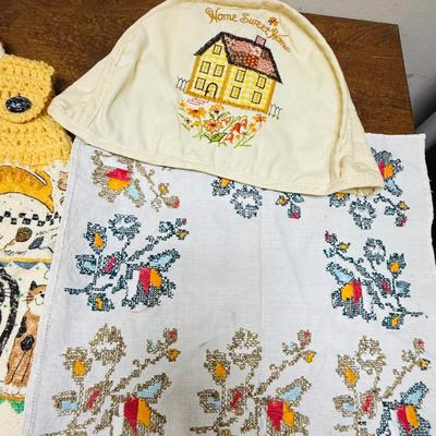 Vintage Linen Lot - toaster cover, napkin, crochet Hook Dish Towels