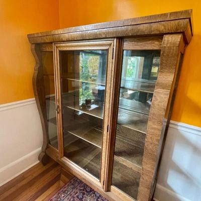 Antique arts-and-crafts tiger oak 4-shelf china cabinet