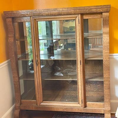 Antique arts-and-crafts tiger oak 4-shelf china cabinet