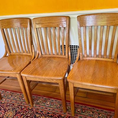 Antique tiger oak expandable claw-foot table & 6 oak chairs