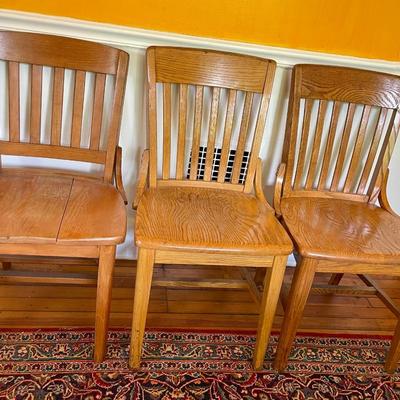Antique tiger oak expandable claw-foot table & 6 oak chairs
