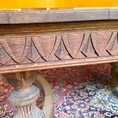 Antique tiger oak expandable claw-foot table & 6 oak chairs