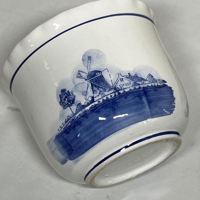 Lot 546 Delft planters