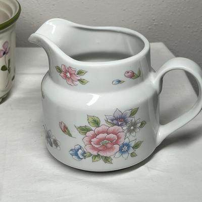 Lot 549 porcelain kitchen lot
