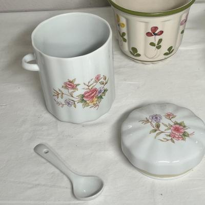 Lot 549 porcelain kitchen lot
