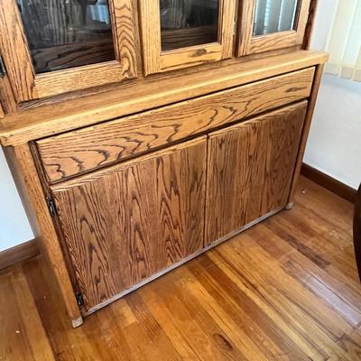 Lot 551 80s oak hutch