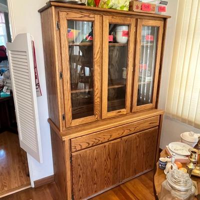 Lot 551 80s oak hutch