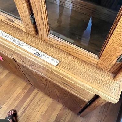 Lot 551 80s oak hutch