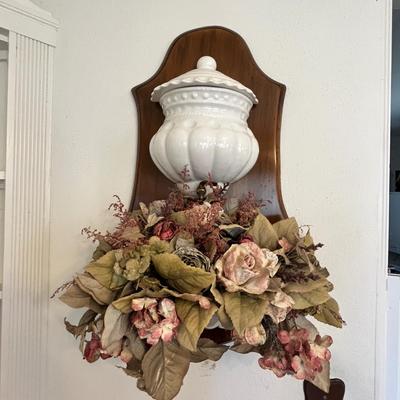 Lot 552 Vintage Porcelain Levabo
