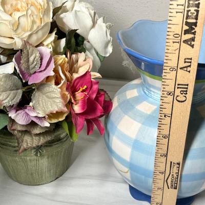 Lot 553 Floral & vase