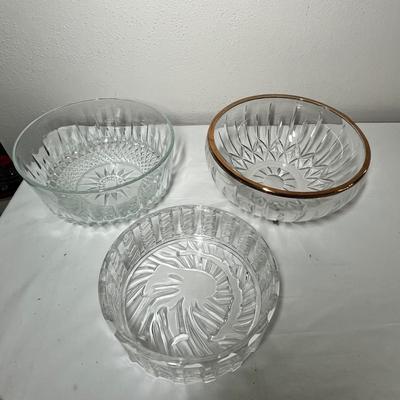 Lot 555 Glass bowls