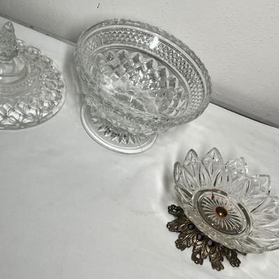 Lot 557 Crystal dishes