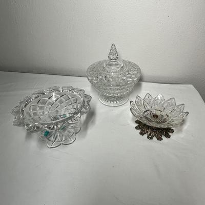 Lot 557 Crystal dishes