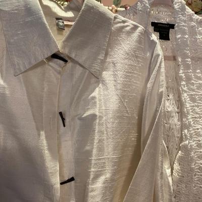 Clothing w/ Decorative rack Women's size L - 2Xl 60-80 pieces Fashion Brands