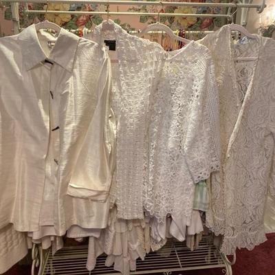 Clothing w/ Decorative rack Women's size L - 2Xl 60-80 pieces Fashion Brands