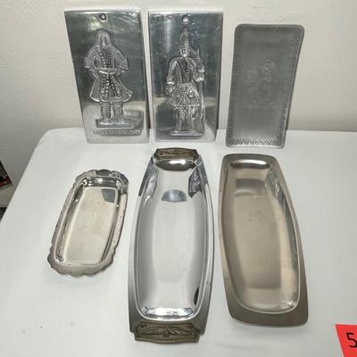 Lot 560 Metal trays