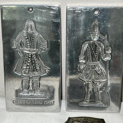 Lot 560 Metal trays