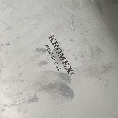 Lot 560 Metal trays