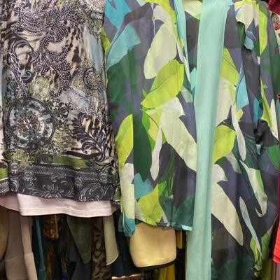 Clothing - Women's Boutique & Fashion Brands sizes L - 2XL 40-80 pieces