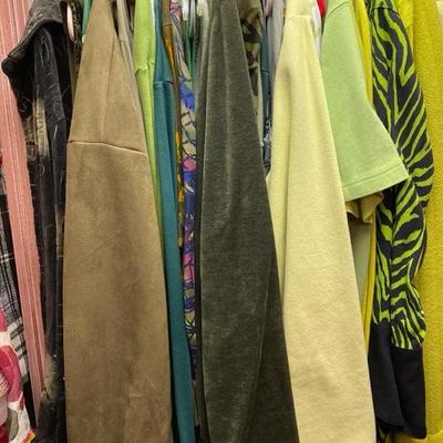 Clothing - Women's Boutique & Fashion Brands sizes L - 2XL 40-80 pieces