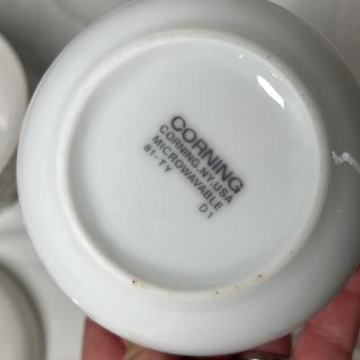 Lot 558 White porcelain items