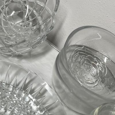 Lot 563 Crystal dinnerware