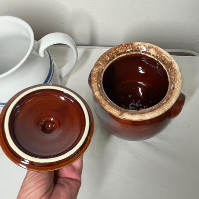 Lot 565 Bean pot & pitcher