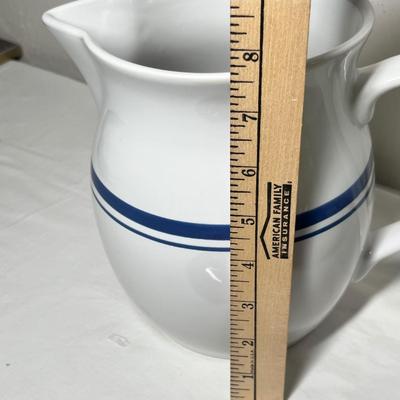 Lot 565 Bean pot & pitcher