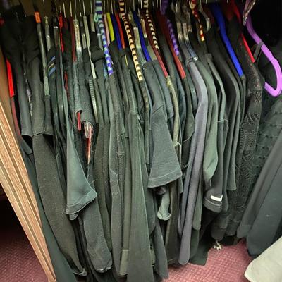 Clothing -Women's Boutique & Fashion Brands 40-80 pieces size L - 2 XL