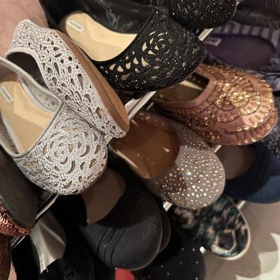 Clothing - Shoes - Fashion Brands size 9 - 9.5 w/ rack