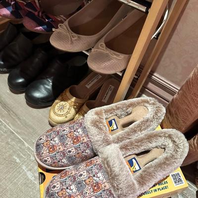 Clothing - Shoes - Fashion Brands size 9 - 9.5 w/ rack