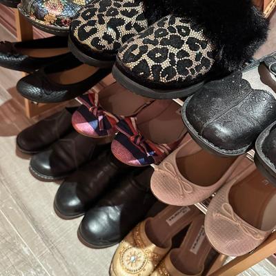 Clothing - Shoes - Fashion Brands size 9 - 9.5 w/ rack
