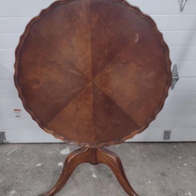 Tilt Top Pie Crust Table- Approx 29 1/2" in Diameter
