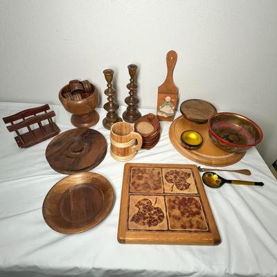 Lot 577 Wood ware