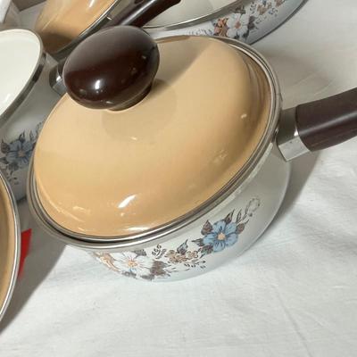 Lot 580 Sears Vintage cookware