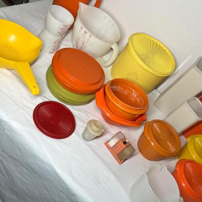 Lot 581 Vintage Tupperware